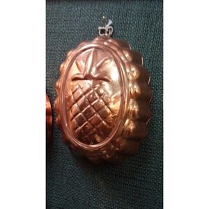 Vintage small copper colored jello mold with pineapple design‎
